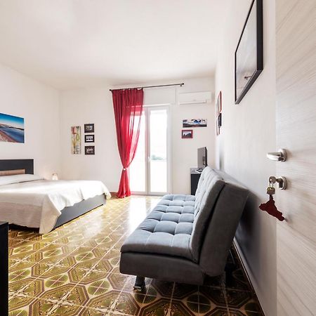 Capo dʼOrlando In Riva Al Mare B&B מראה חיצוני תמונה