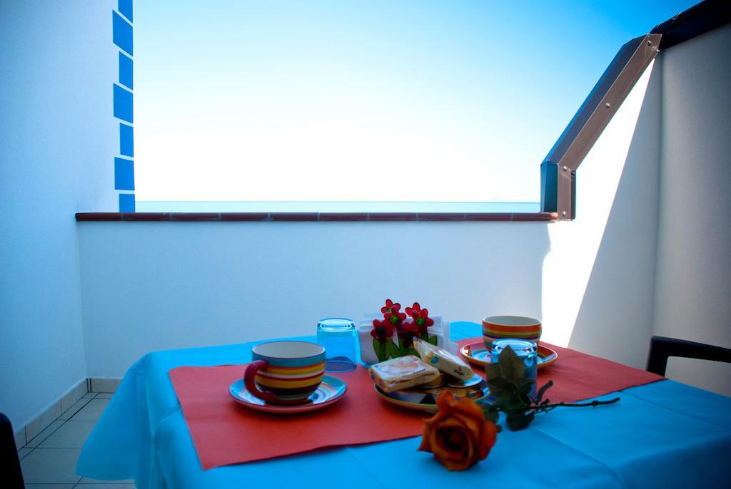 Capo dʼOrlando In Riva Al Mare B&B חדר תמונה
