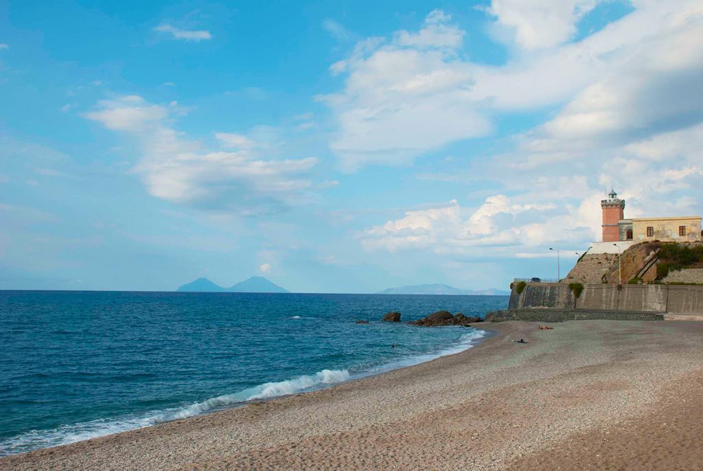 Capo dʼOrlando In Riva Al Mare B&B מראה חיצוני תמונה