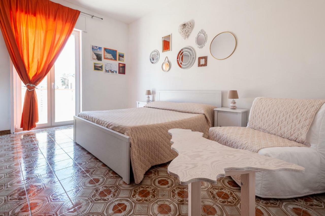 Capo dʼOrlando In Riva Al Mare B&B מראה חיצוני תמונה